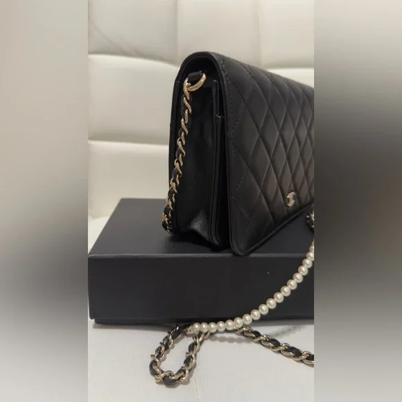 😍👜Chanel Iridescent Lambskin Quilted Pearl Wallet On Chain WOC Black - Picture 12 of 15